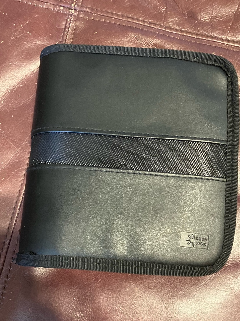 Case Logic CD DVD Storage Wallet Black Zipper case 28 disc holder